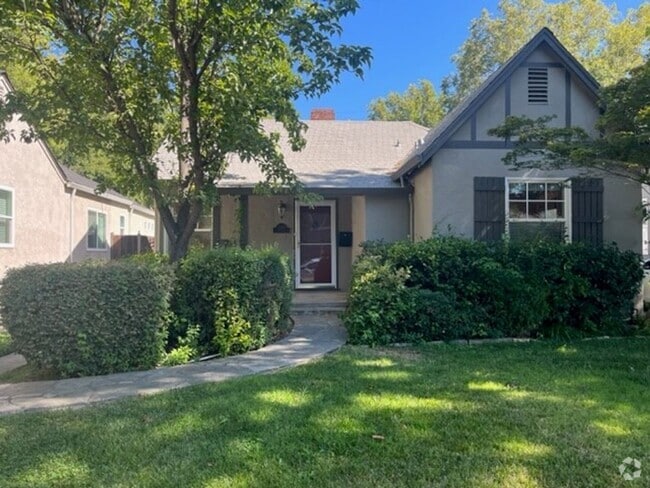 Building Photo - Beautiful 2bed 1bath home in East Sac- Min...