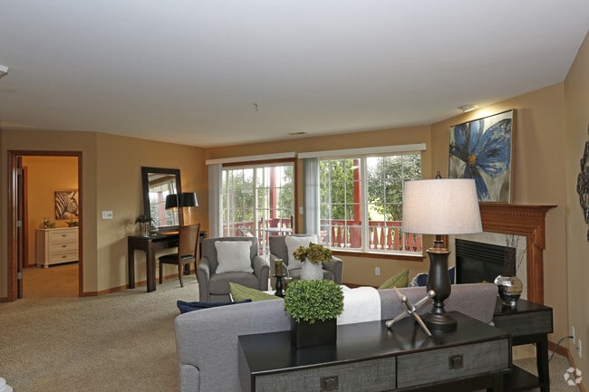 3BR, 2BA w/golf course view - living Room