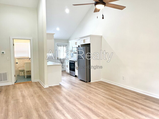 Photo - 204 Bryan St