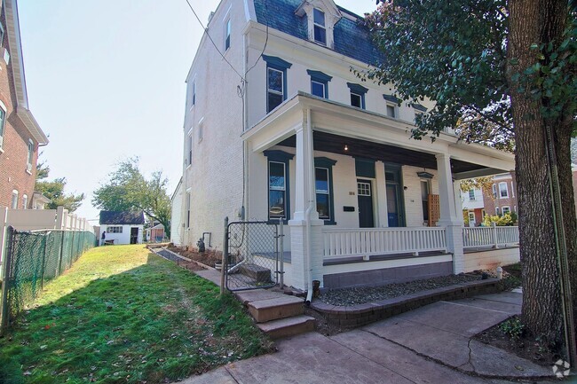 Building Photo - Spacious Newly Renovated East End Home!