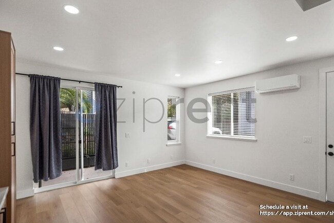 Photo - 3829 Buell St