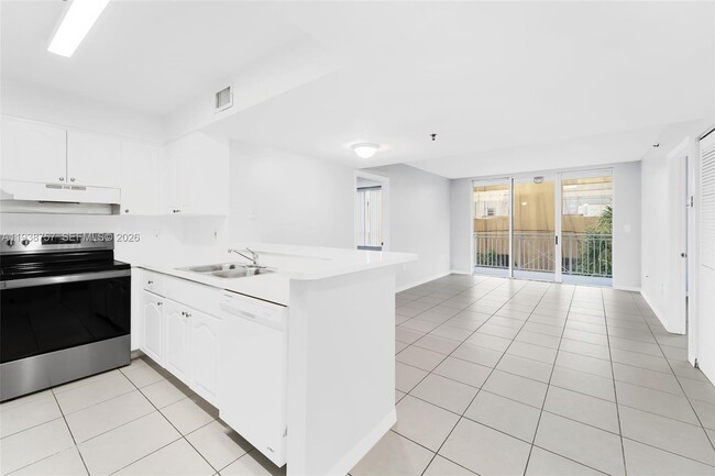 Photo - 2642 Collins Ave Unit 309