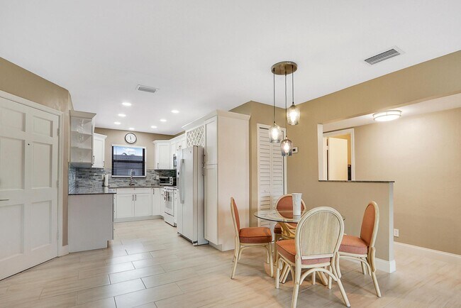 Photo - 755 Saturn St Unit E204