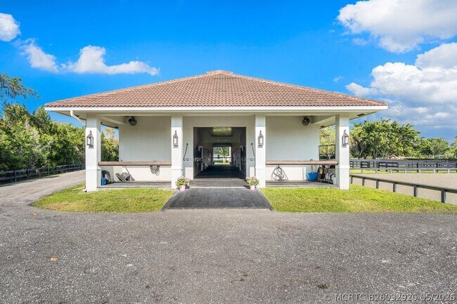 1382 Clydesdale Ave