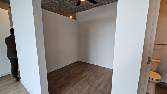 Photo - 208 W Chicago Ave