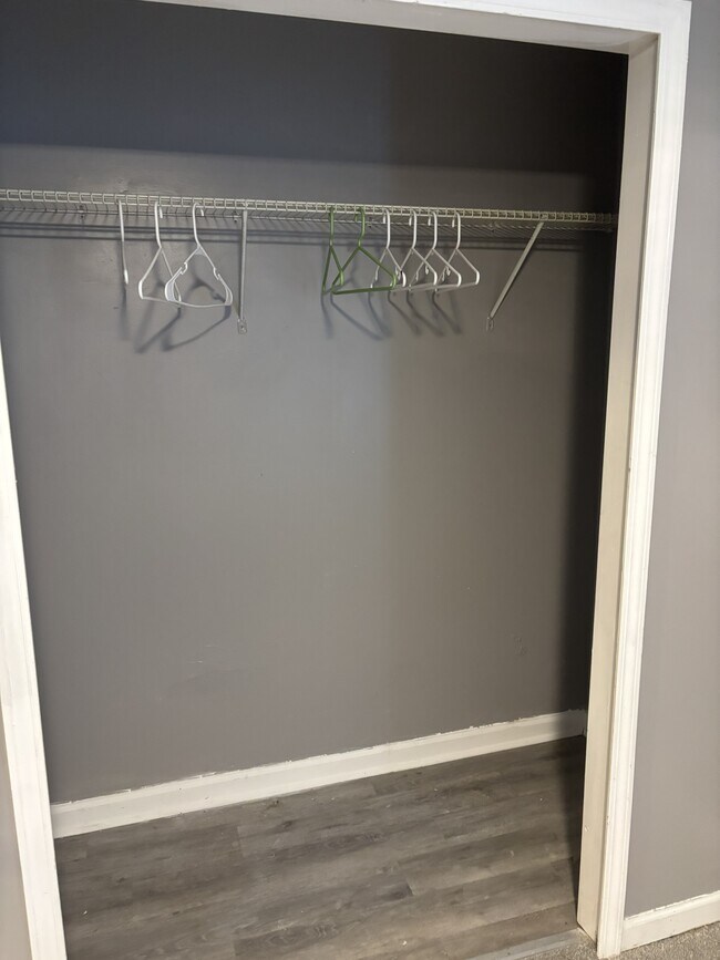 Building Photo - 559 Woodlawn Ave NW