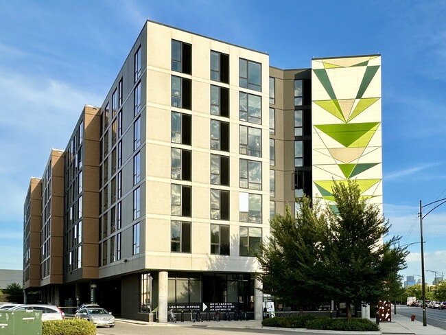 Building Photo - 2155 N Elston Ave Rental