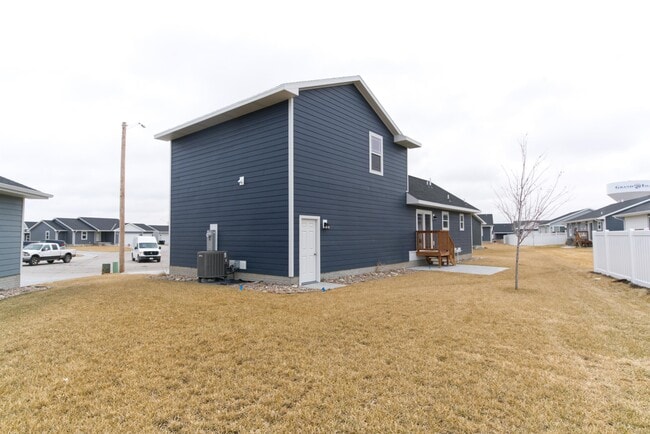 Photo - 526 Schmidt Cir