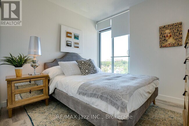Photo - 100 Bond St E Unit 305