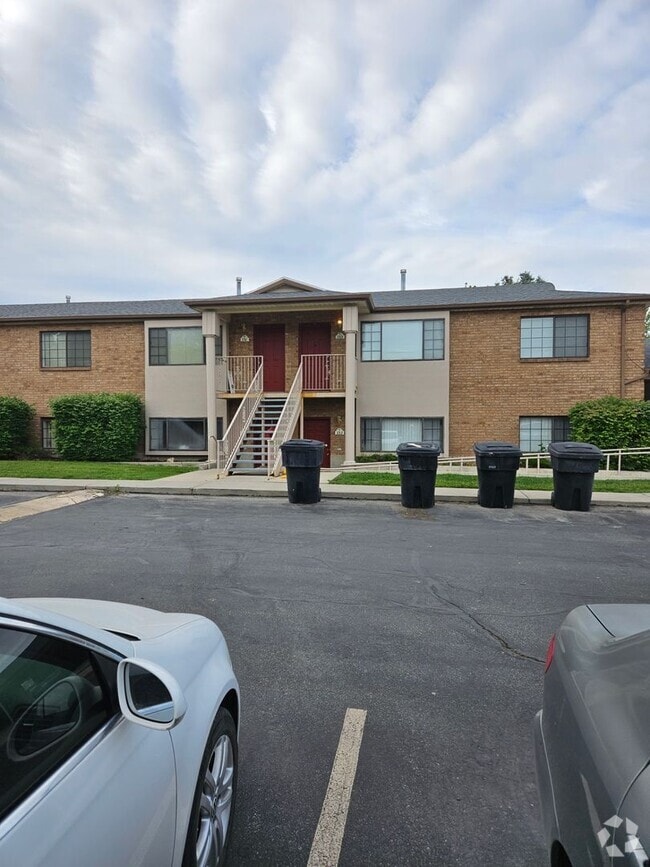 Building Photo - 2 bedroom, 1 bath apartment available in N... Unit 353