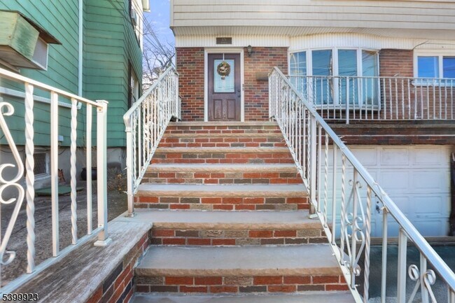 Photo - 512-514 Broadway