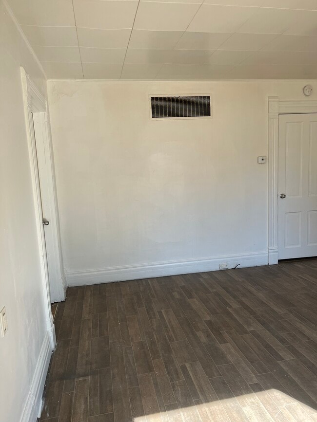 Photo - 307 N Walnut St