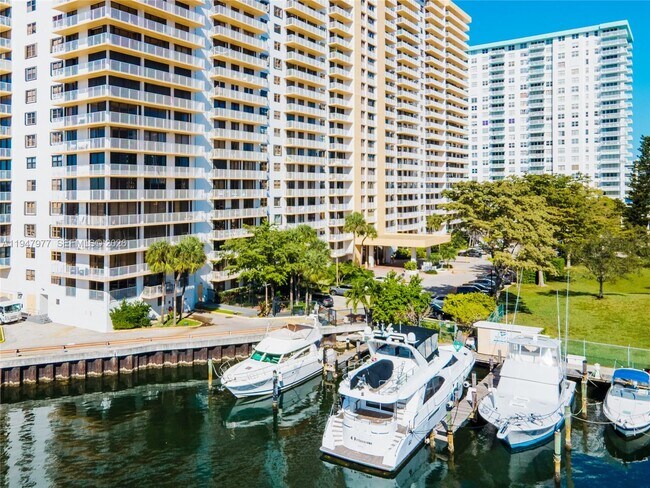 Photo - 290 174th St St Unit 318