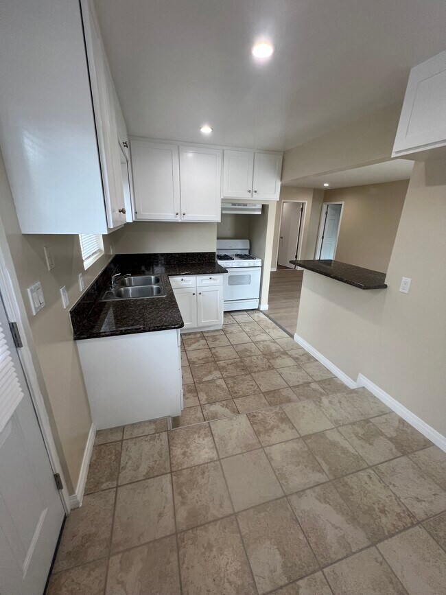 Photo - Single Family Home - 14823 Lemoli Ave