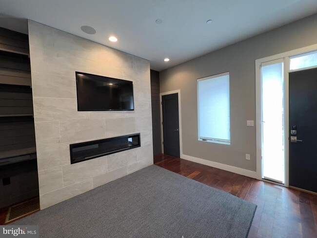 Photo - 423 Wallace St