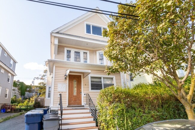 Building Photo - 8 Hastings St Unit 2