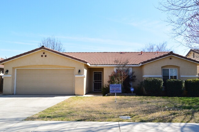 Building Photo - HOUSE