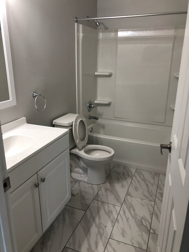 Photo - 2508 Inglis St