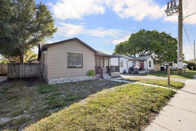 Photo - Cute St Pete Bungalow 3/1