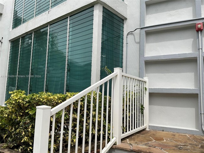 Photo - 10178 Collins Ave Condominio Unidad 109