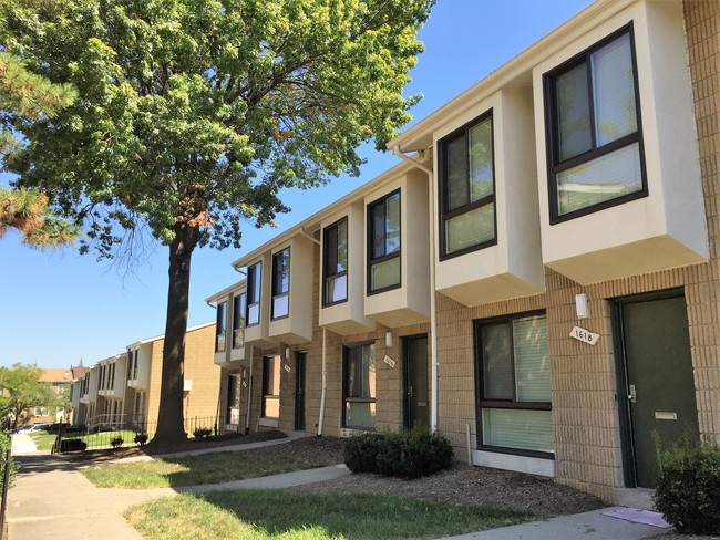 EastView Station Townhomes - EastView on the Avenue Apartments