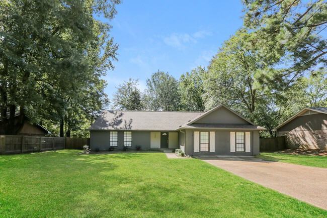 4 Bedroom Home in Clinton - 4 Bedroom Home in Clinton