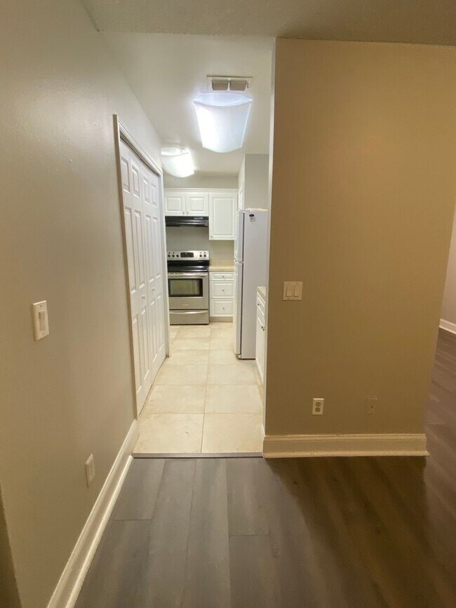 4252 Pershing Pointe Pl Unidad 4