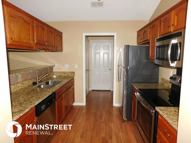 Photo - 1688 Sarah Ann Dr W