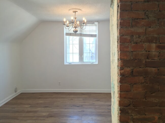 Building Photo - 2099 Dufferin St Unit Second Floor