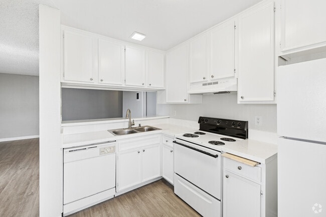 1BR, 1BA - 650SF - Kitchen