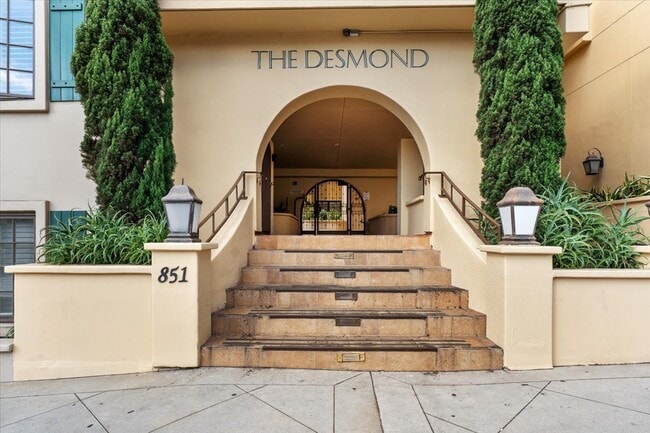 851 N San Vicente Blvd