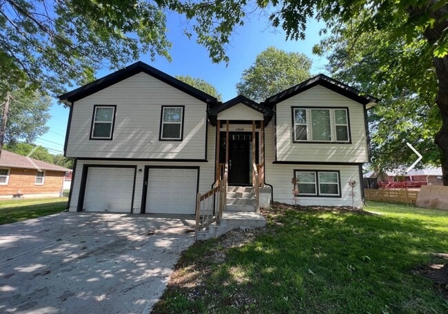 COMING SOON! Beautiful Home in Raytown! - COMING SOON! Beautiful Home in Raytown!