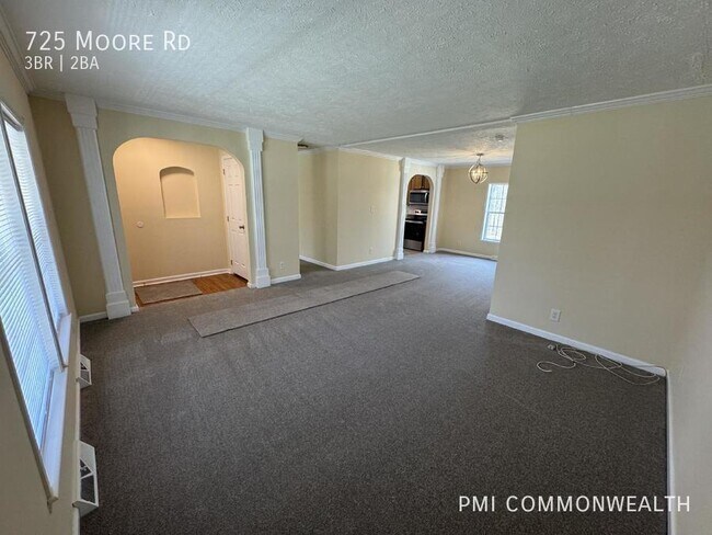 Photo - 725 Moore Rd