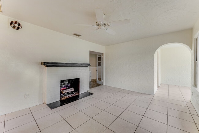 Photo - 221 Williams Ave