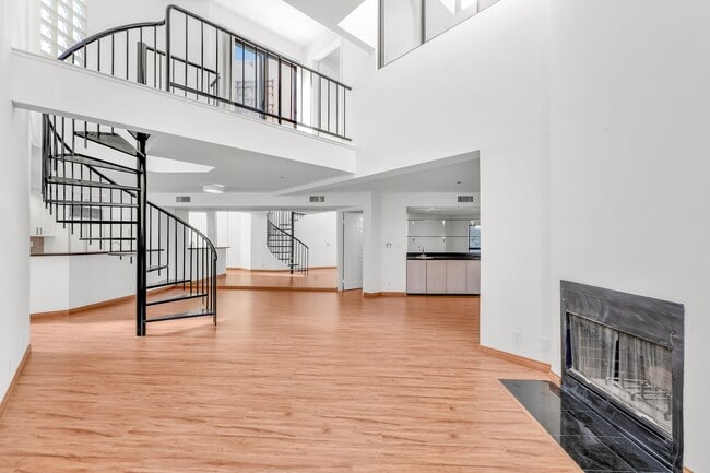 Building Photo - 12000 Goshen Ave