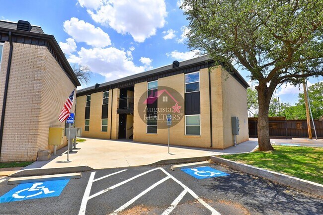 Building Photo - Newly Remodeled South Abilene Apartments! Unit 10 A