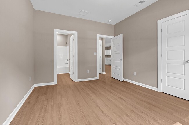 Photo - 557 Lundee St