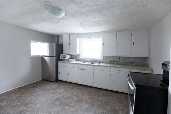 Photo - 82 Taylor Ave