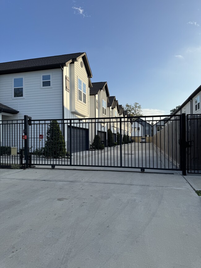 Photo - 3208 Bostic St