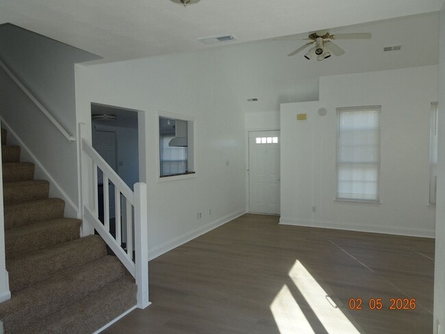 Photo - 3 Bedrooms, 2 Full Bathrooms Duplex