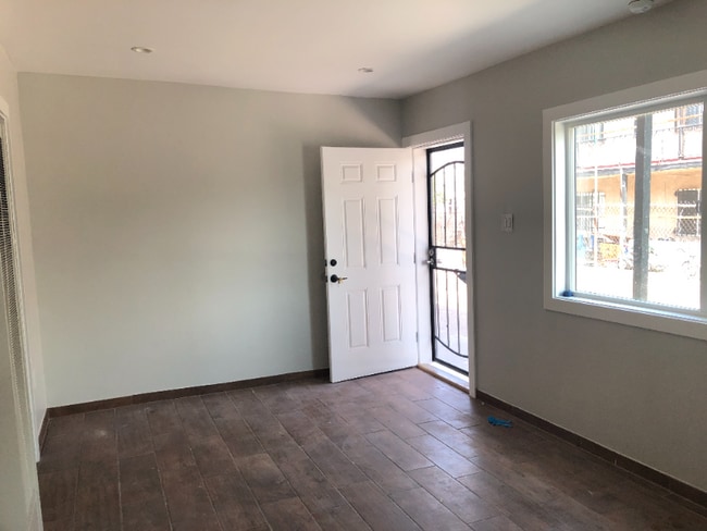 Photo - 11818 Main St Unidad 3