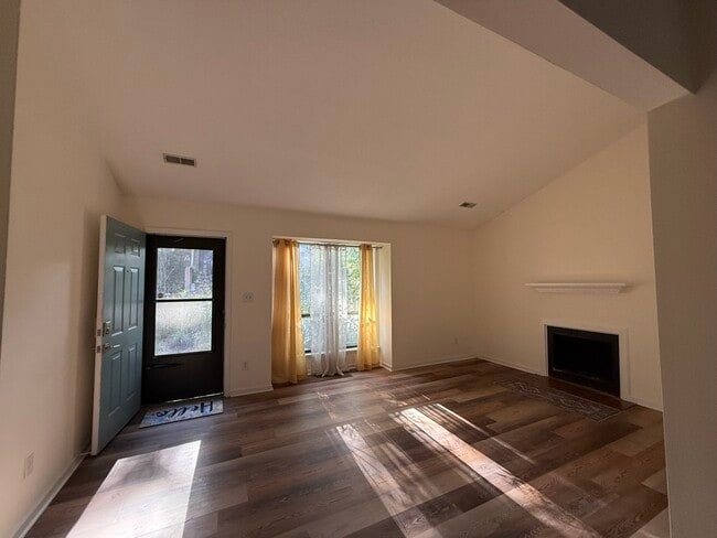 Building Photo - 2821 Seclusion Ct Unit A
