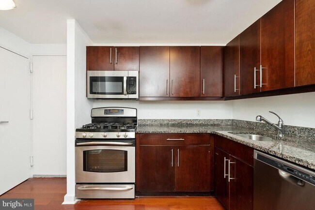 Photo - 219 S 18th St Unit 1212