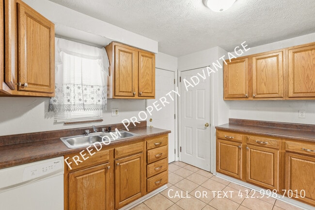 Photo - 2238 Lutz St