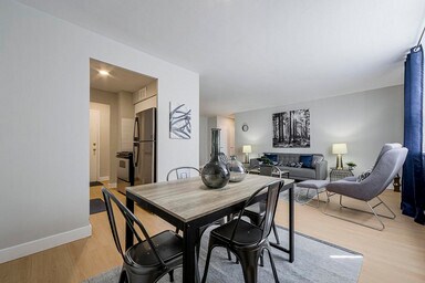 Photo - 1577 Lawrence Avenue West