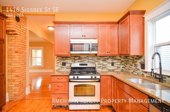 Photo - 1416 Sigsbee St SE
