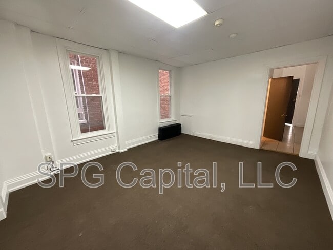 Photo - 284 W Jackson St