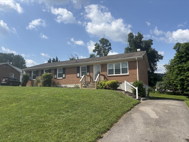 Photo - 720 Pyrtle Dr Apartments Unit South Salem Duplex #722