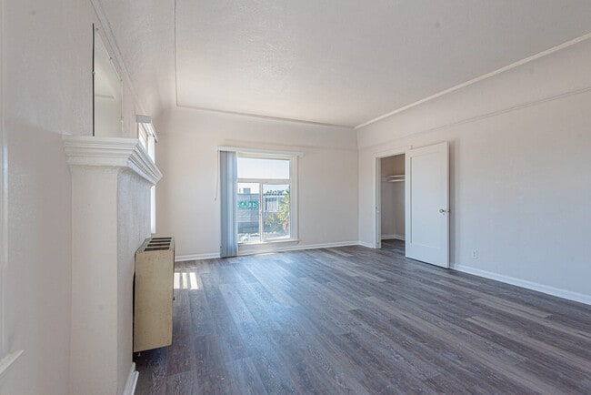 Photo - 4915 San Vicente Blvd Unidad 2