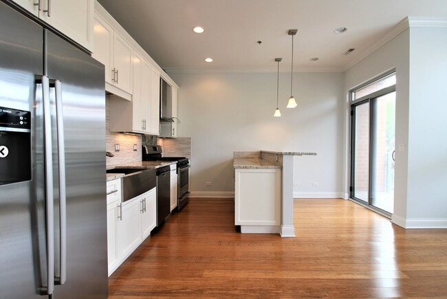 Photo - 1601 W Warren Blvd